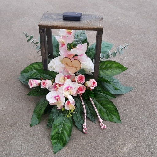 Zdjęcie oferty: Sztuczne kwiaty stroik na grób kwiaty na cmentarz