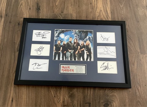 Zdjęcie oferty: IRON MAIDEN - oryginalne autografy + certyfikat 