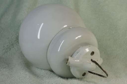 Zdjęcie oferty: stara ceramiczna oprawa z kloszem