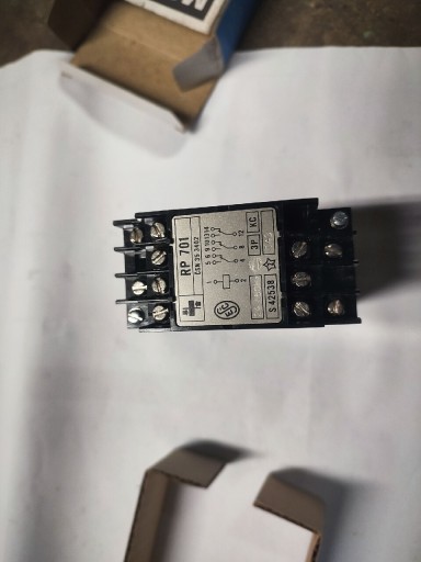 Zdjęcie oferty: Przekaźnik RP 701 24 v