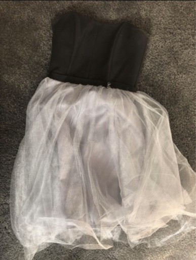 Zdjęcie oferty: Sukienka elegancka XS bez ramiączek 