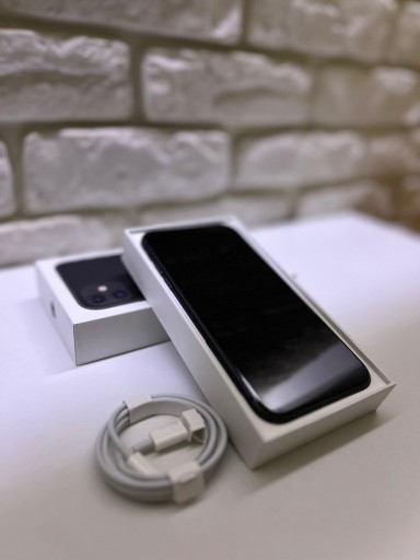 Zdjęcie oferty: iPhone 11 64 GB w kolorze czarnym.