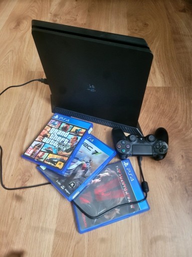 Zdjęcie oferty: Konsola Sony play station 4 slim 1TB 1 pad 4 gry