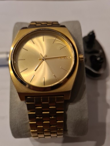 Zdjęcie oferty: Zegarek NIXON w złotym kolorze