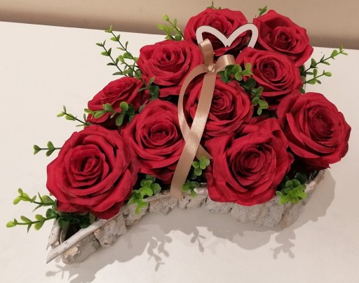 Zdjęcie oferty: Serce z czerwonych róż w drewnianej osłonce