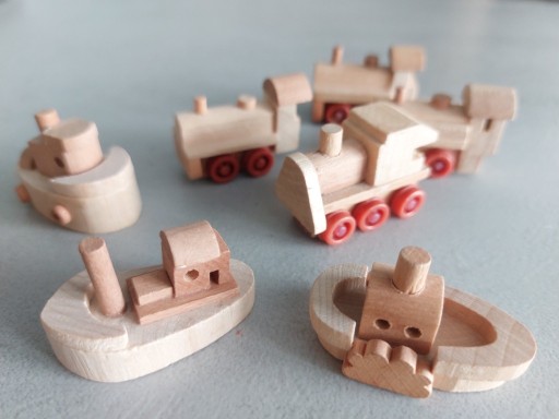 Zdjęcie oferty: Zestaw drewnianych figurek - zabawka statek pociąg