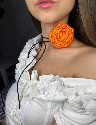 Zdjęcie oferty: Pomarańczowy choker na szyję róża czarny rzemyk