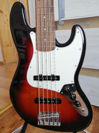 Zdjęcie oferty: Gitara basowa. Fender jazz bass 5. 