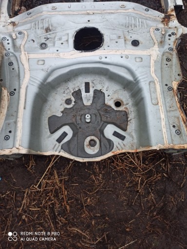 Zdjęcie oferty: Toyota Yaris lll wnęka podłoga koła zapasowego 