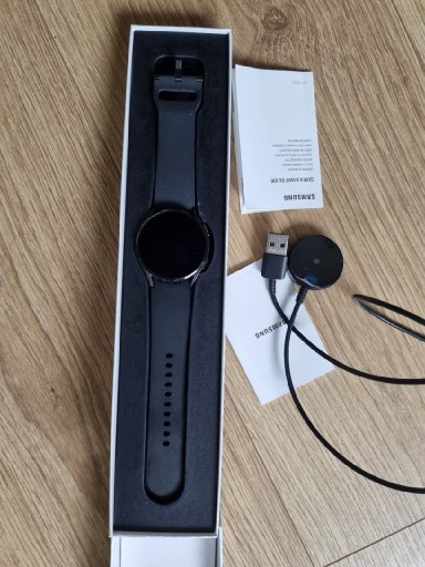 Zdjęcie oferty: Samsung Galaxy Watch4 40mm 