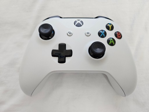 Zdjęcie oferty: Pad Xbox model 1708, biały