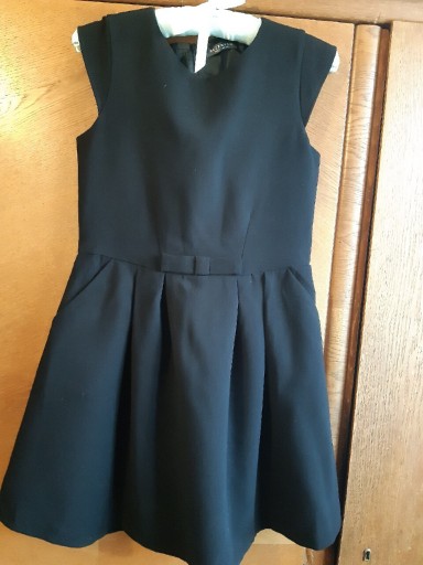 Zdjęcie oferty: RESERVED Sukienka dla dziewczynki elegancka R. 152