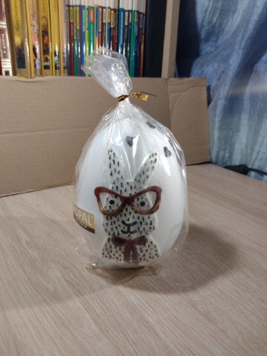 Zdjęcie oferty: Świeca wielkanocna zając w okularach duże jajko