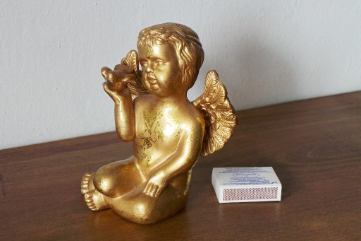 Zdjęcie oferty: Siedzący aniołek złoty