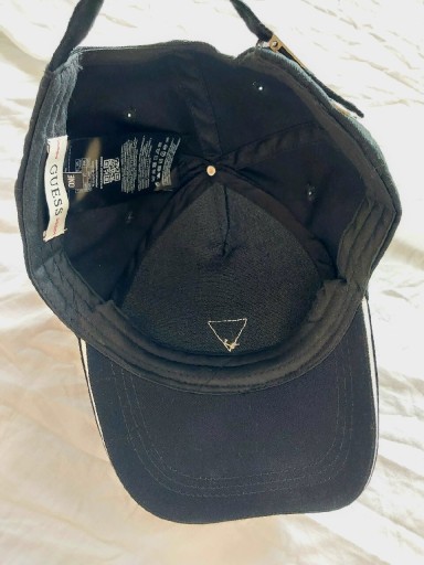 Zdjęcie oferty: Mega! Czarna czapka Guess! Piękna, uniwersalna 