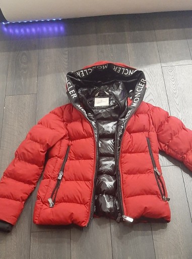 Zdjęcie oferty: Moncler kurtka zimowa rozmiar 2 czerwona