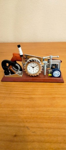 Zdjęcie oferty: Zegarek figurka warsztat narzędzia majsterkowicz