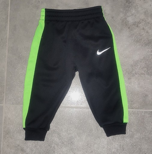 Zdjęcie oferty: Spodnie Nike r. 12 m-c dresy czarne NOWE