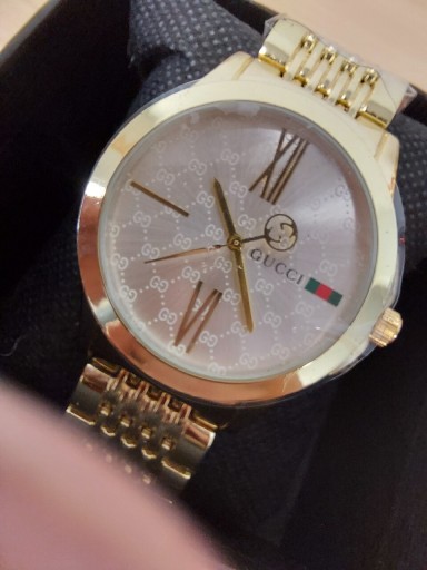 Zdjęcie oferty: Zloty damski zegarek Gucci z pudelkiem