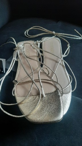 Zdjęcie oferty: Sandały złote paski wiązane sznurowane Amisu 37 