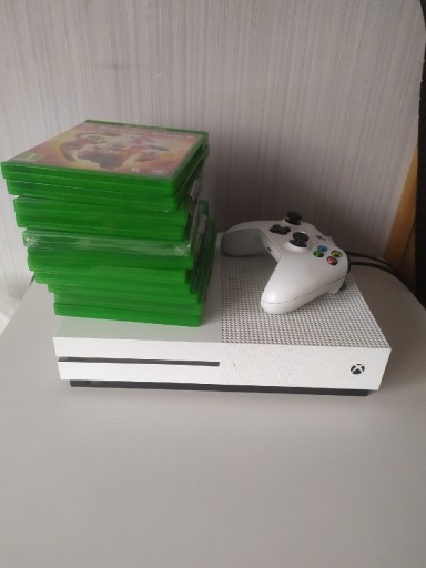 Zdjęcie oferty: Xbox one S + 11 gier i jeden pad 
