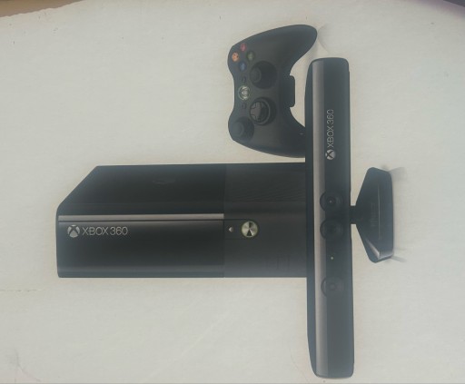 Zdjęcie oferty: Konsola Xbox 360 kinect +3 gry i słuchawki 