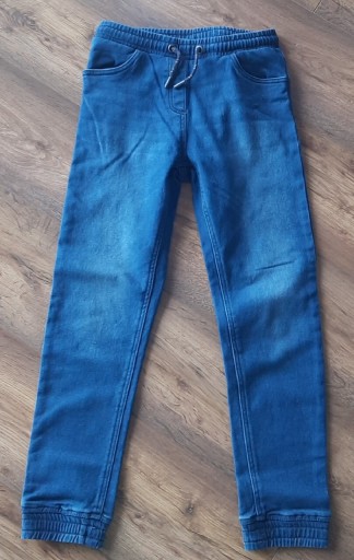 Zdjęcie oferty: Spodnie jeansowe chłopięce rozm.152 