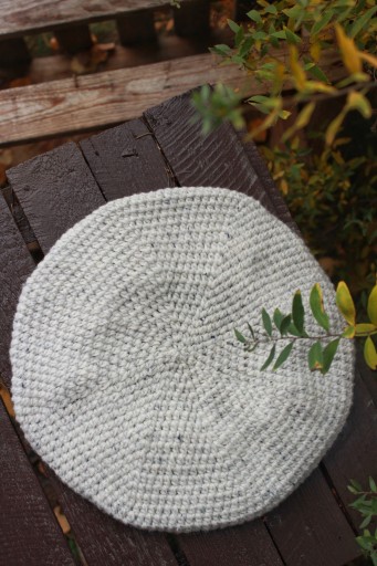 Zdjęcie oferty: Biały melanżowy beret handmade wełna