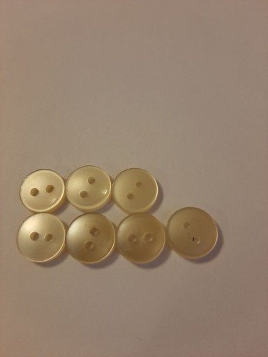 Zdjęcie oferty: 451. Guziki odcienie żółtego perłowe 7szt 11mm