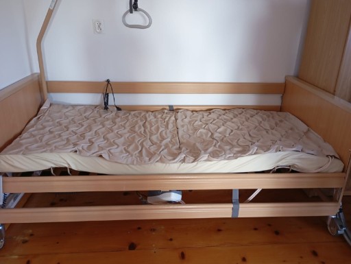Zdjęcie oferty: Łóżko elektryczne rehabilitacyjne z materacami