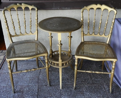Zdjęcie oferty: Stolik i dwa krzesła w stylu Biedermeier
