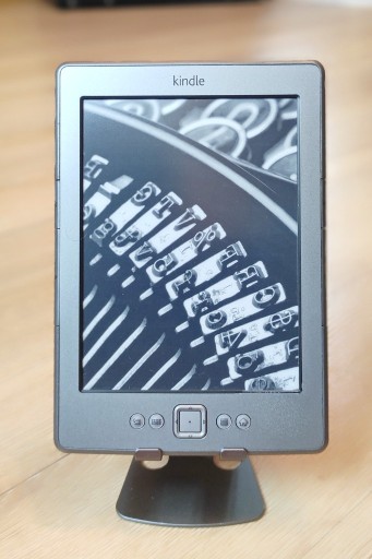 Zdjęcie oferty: Czytnik Kindle 4 Classic 2GB - WiFi - 6" -jak nowy