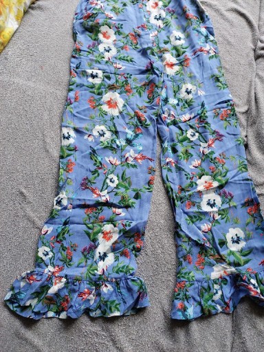 Zdjęcie oferty: Spodnie dzowny w kwiaty 36 S h&m 