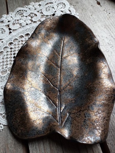 Zdjęcie oferty: Ceramiczna patera liść, stare złoto, rękodzieło 