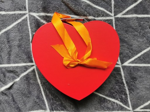 Zdjęcie oferty: Pudełko w kształcie serca - prezent dla kobiety 