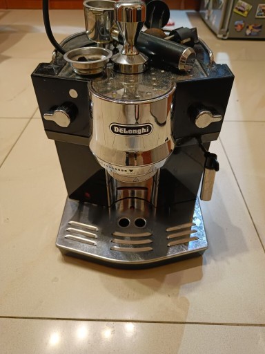 Zdjęcie oferty: Ekspres DeLonghi ec820.b