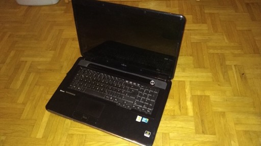 Zdjęcie oferty: Laptop Fujitsu NH570 i5