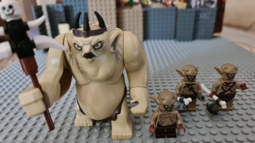 Zdjęcie oferty: LEGO 79010 Hobbit: Król Goblin i 3 Gobliny + broń