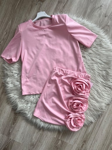 Zdjęcie oferty: Różowy komplet, bluzka i spódniczka z różą S M 