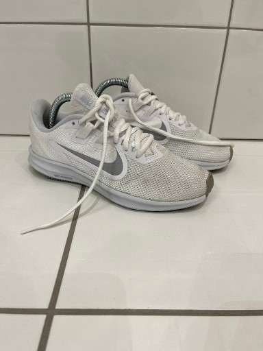 Zdjęcie oferty: Buty Nike białe rozm. 36.5