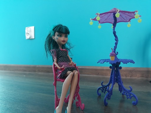 Zdjęcie oferty: Monster High Cleo de Nile + Stolik z krzesłem