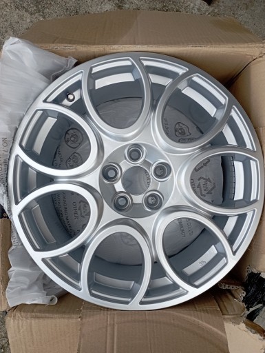 Zdjęcie oferty: Felgi 18 ALFA ROMEO PODKOWY 5x110