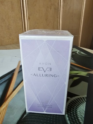 Zdjęcie oferty: EVE Alluring. Woda perfumowana EDP. Avon. 50 ml. Nowa, w folii.