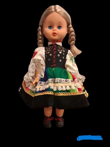 Zdjęcie oferty: lalka z okresu PRL w stroju ludowym 47 cm