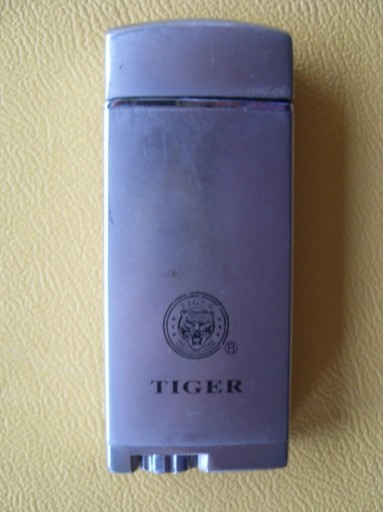 Zdjęcie oferty: Stara zapalniczka gazowa TIGER dla kolekcjonera