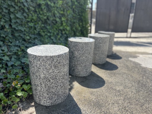 Zdjęcie oferty: Granit kamien słupek parkingowy ogrodowy kwietnik