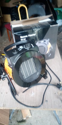 Zdjęcie oferty: Nagrzewnica elektryczna Space Heater 2 kW