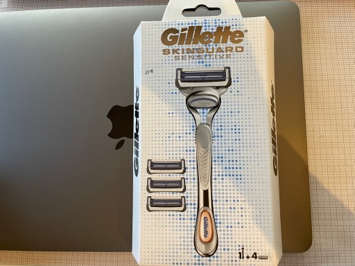 Zdjęcie oferty: Oryginalny zestaw Gillette Skinguard + 4 wklady