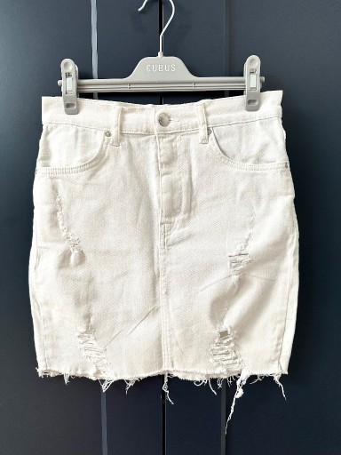 Zdjęcie oferty: Damska jeansowa spódnica mini biała PULL@BEAR