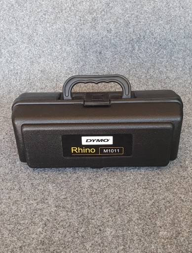 Zdjęcie oferty: DYMO Rhino M1011 Wytłaczarka przemysłowa + walizka